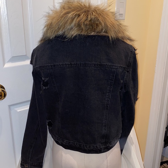 NWOT fun distressed black denim jacket with removable fur collar - Picture 5 of 5